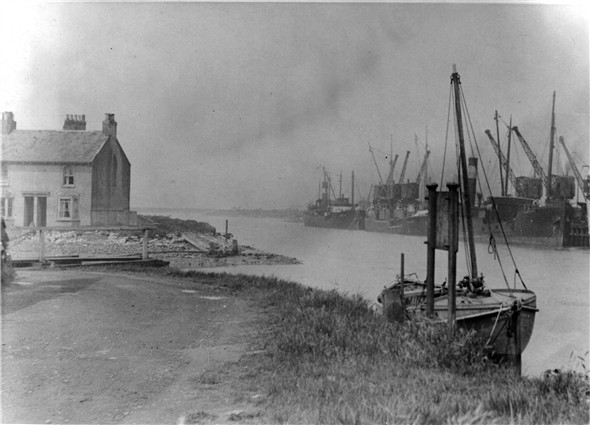 Photo:Old Riverside Track / Sefton Terrace / North Quay - 1909