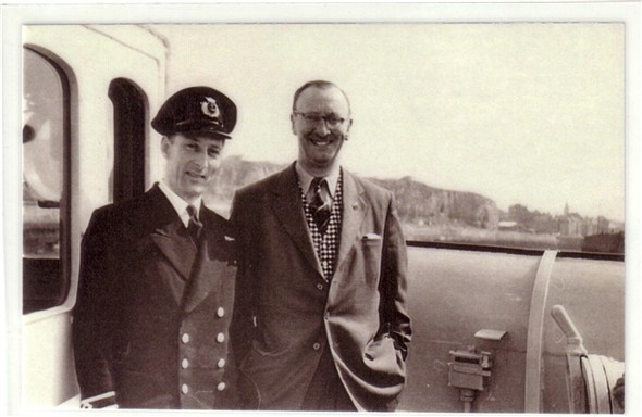 Photo:Picture of George Wood 2nd officer on the bridge of Londres.  Anyone know the other man
