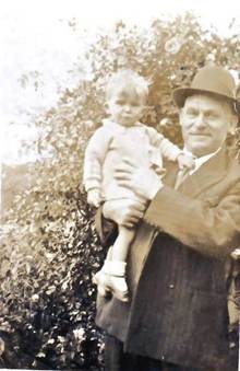 Photo:George Young with Grandson Robert Young, c1938