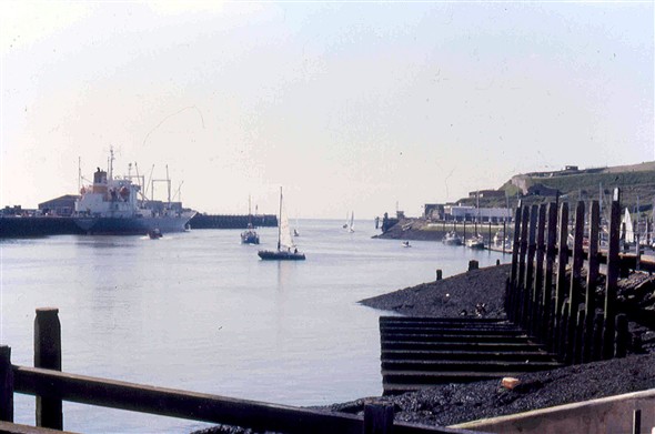 Photo:Harbour view with a freighter at the East Quay
