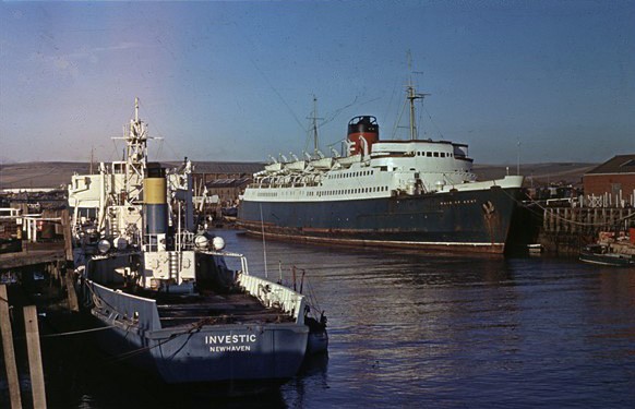 Photo:Maid of Kent with Investic in foreground