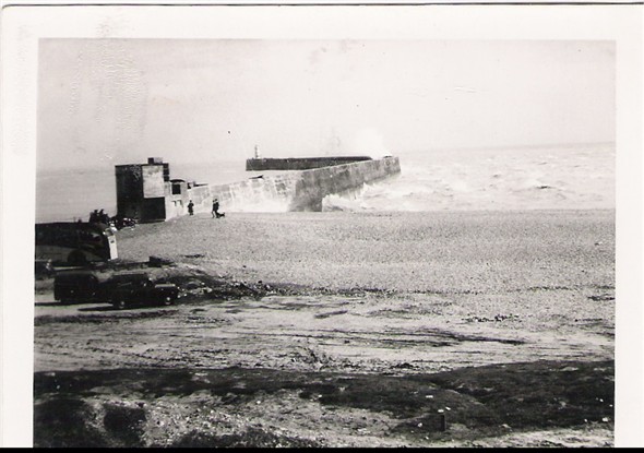 Photo: Illustrative image for the 'BREAKWATER POSTCARD' page