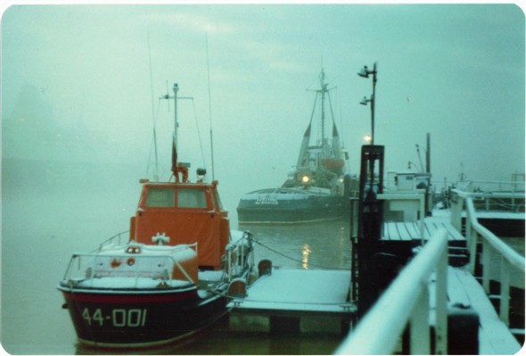 Photo:The Lifeboat & Tug Meeching under the snow