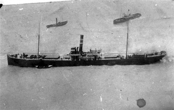 Photo:SS Newstead aground