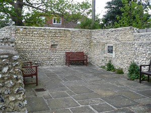 Photo:Remains of Priest's House, Denton