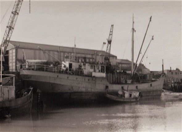 Photo:m.v. Tigra at the rear of Denton Island. Built in 1931, registered in Leeuwarden and 274 gross tons.