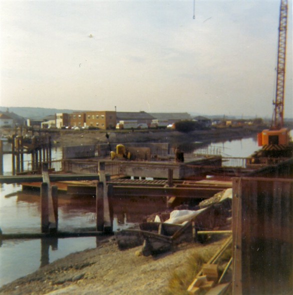 Photo:Building the base for the new bridge