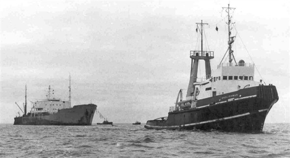 Photo:The tug Englishman tows the forward section of Sitakund to Falmouth.