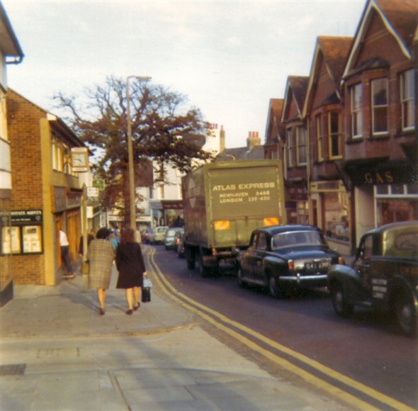 Photo:Looking down the High Street from outside the Post Office