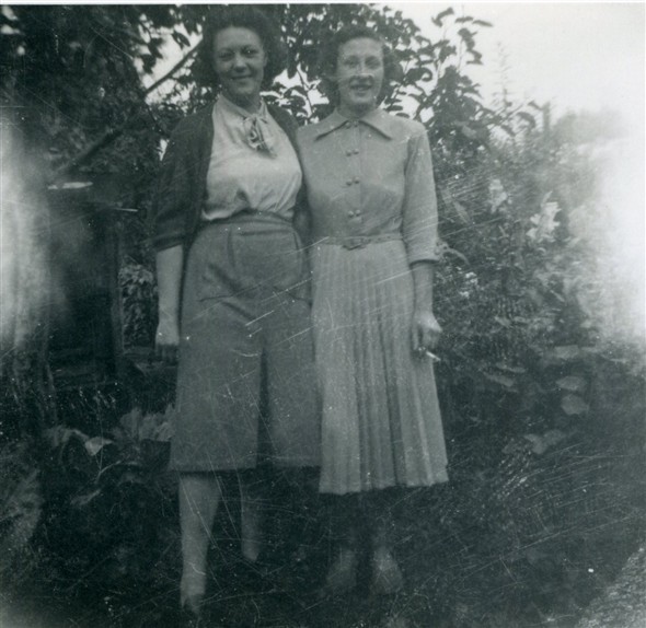 Photo:Photo 4: unknown woman on left, Marcia Stapley [right], early 1950s