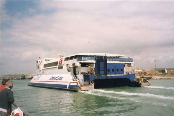 Photo:SeaCat entering Newhaven Harbour 1992