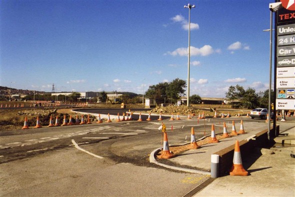 Photo:October 1990,the new bus pull in under construction.
