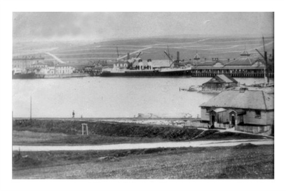 Photo:Mount Pleasant Estate provides the backdrop for this photograph of Newhaven Harbour Continental Berth and Sleepers Hole c.1905. It is clear that additional roads have been marked out for inclusion in the Mount Pleasant Estate Scheme. However, they never materialised.